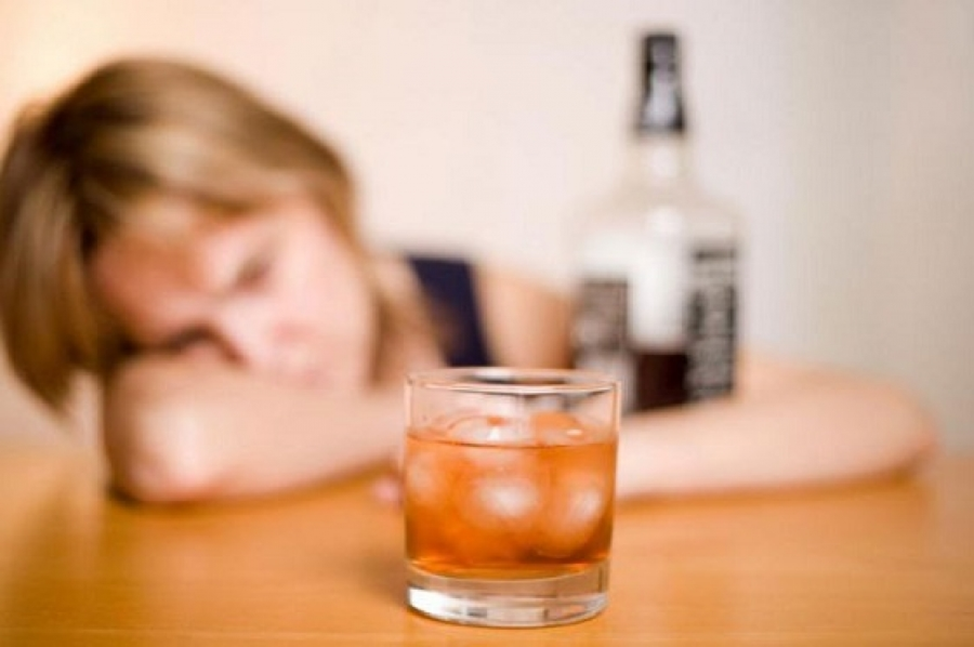 Первая помощь при отравлении алкоголем: простые шаги, которые могут спасти жизнь