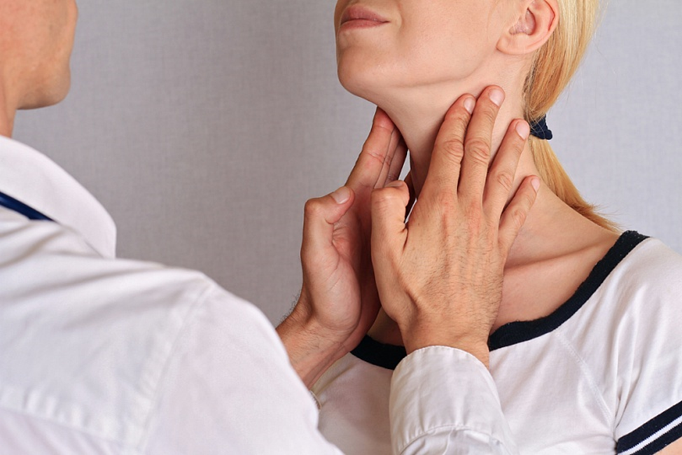 Киста щитовидной железы: причины, симптомы и опасные последствия